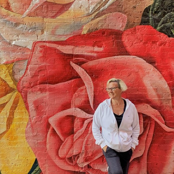 Meet your Posher, Beth - Picture 1 of 4